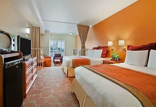 Desert Palms Hotel & Suites Anaheim Resort